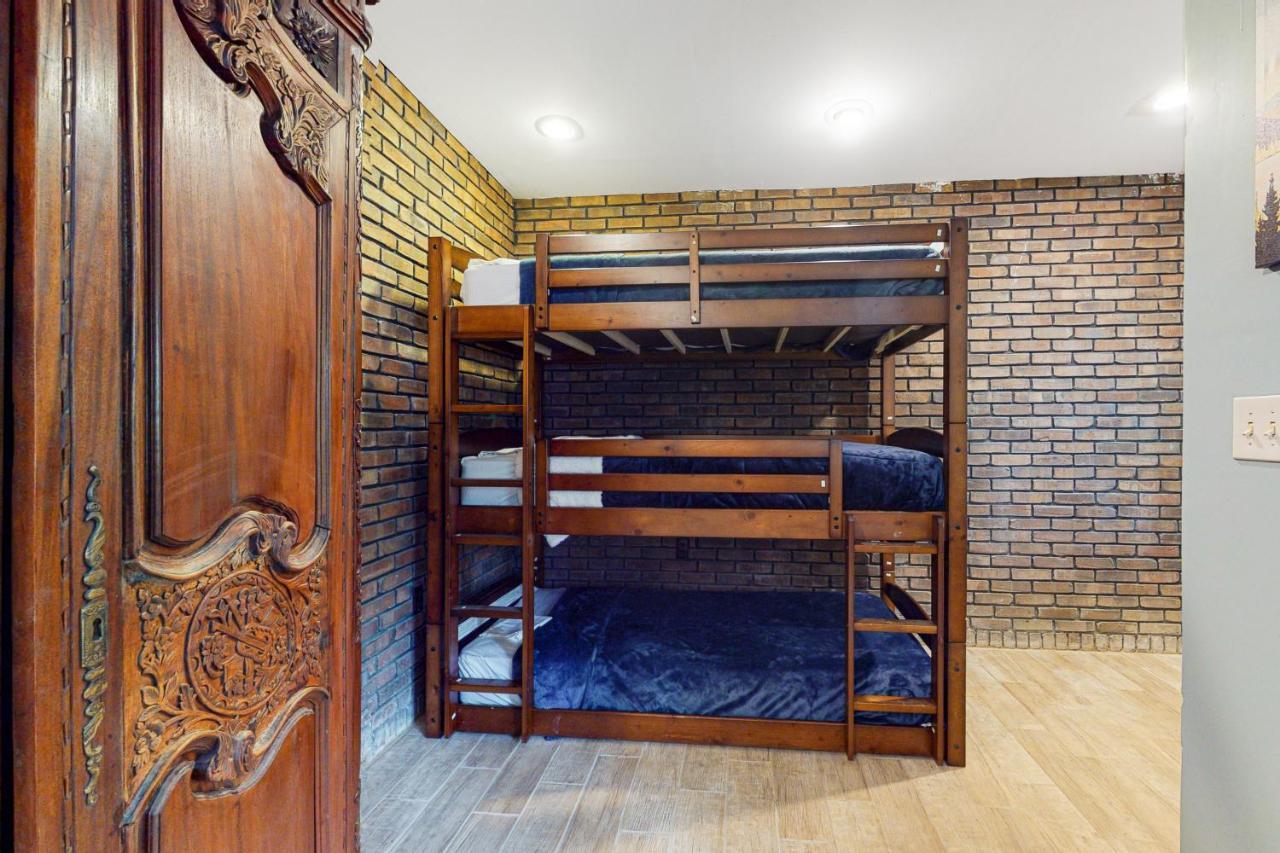 Smoky Mountain Castle Caretaker'S Apartment เซอเวียร์วีล ภายนอก รูปภาพ