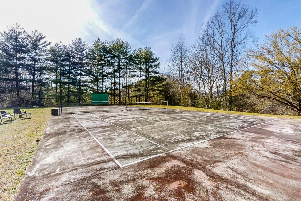 Smoky Mountain Castle Caretaker'S Apartment เซอเวียร์วีล ภายนอก รูปภาพ